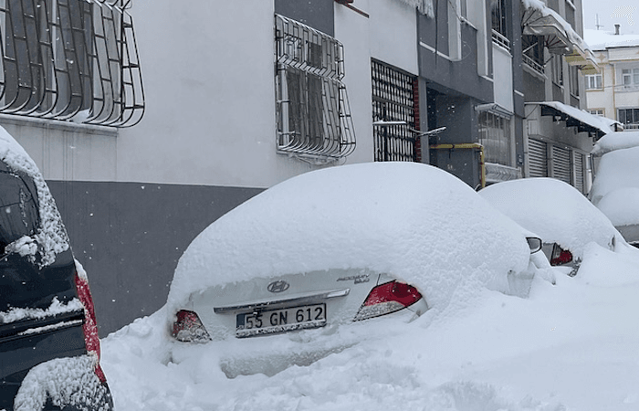 Abondantes chutes de neige autour de la Mer Noire